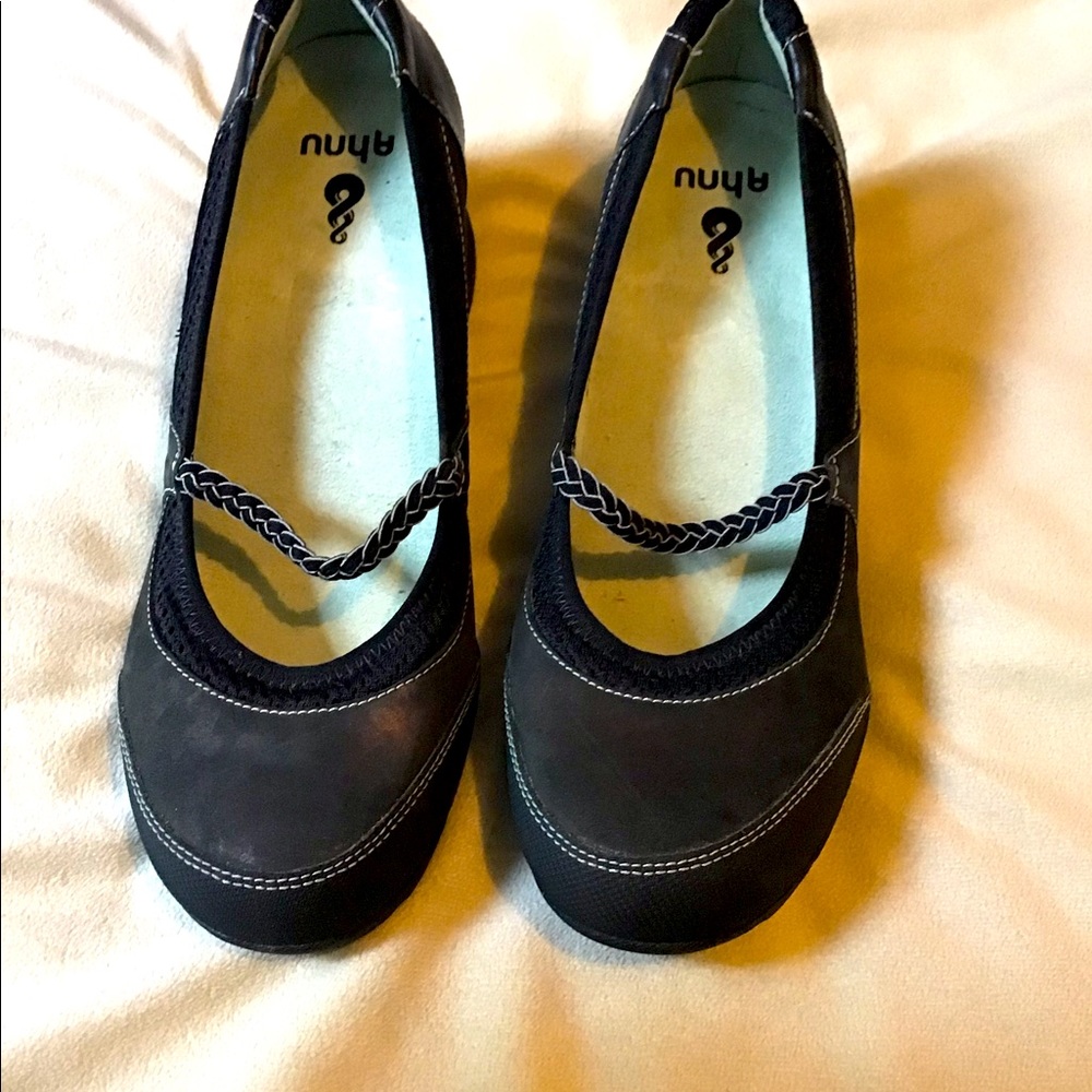 AHNU slip on Mary Jane wedges Vibram sole shoe 10